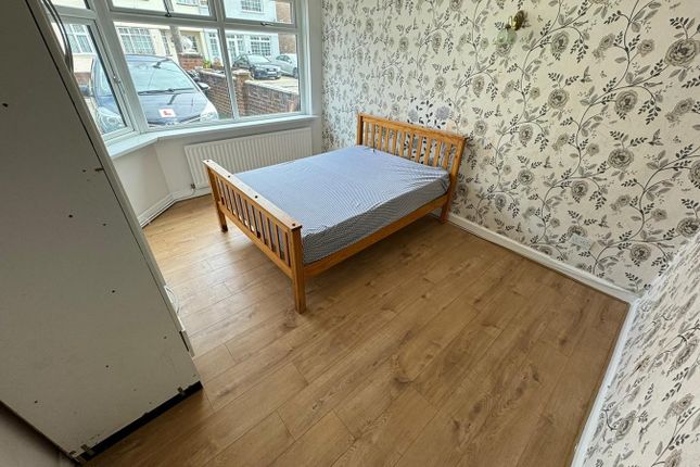 Terraced house to rent in Clifford Road, Hounslow