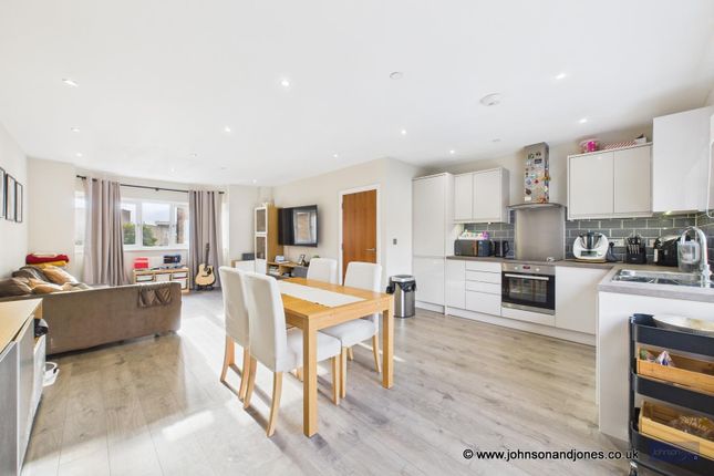 Apartment 5 Mead Court, Gogmore Lane, Chertsey photo 2