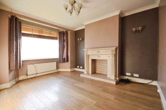 43, Lodge Avenue, Romford photo 4