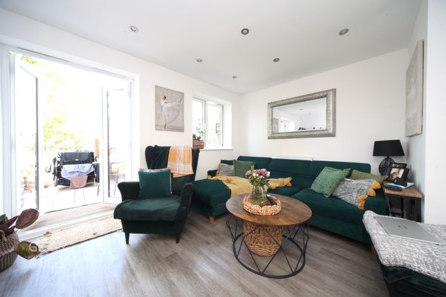 12, Deanes Close, Luton photo 4