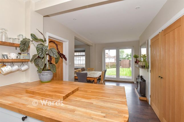30, Bell Grove, Canterbury photo 4