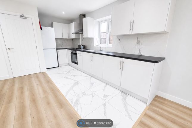 A Halesworth Road, Romford photo 3
