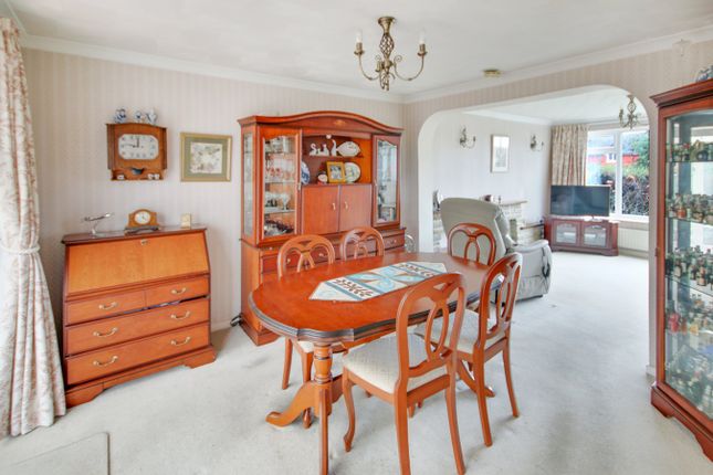 40, Alders Avenue, East Grinstead photo 4