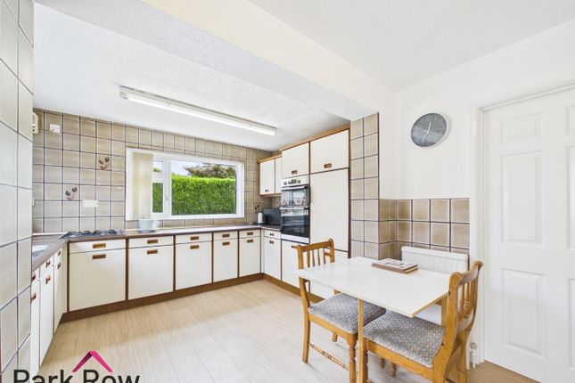 13, Long Meadow Court, Leeds photo 2