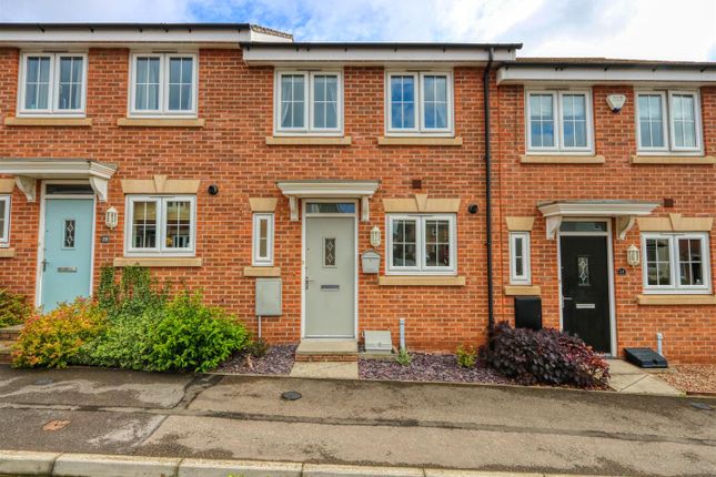 Town house to rent in Horse Chestnut Close, Chesterfield, Derbyshire S40