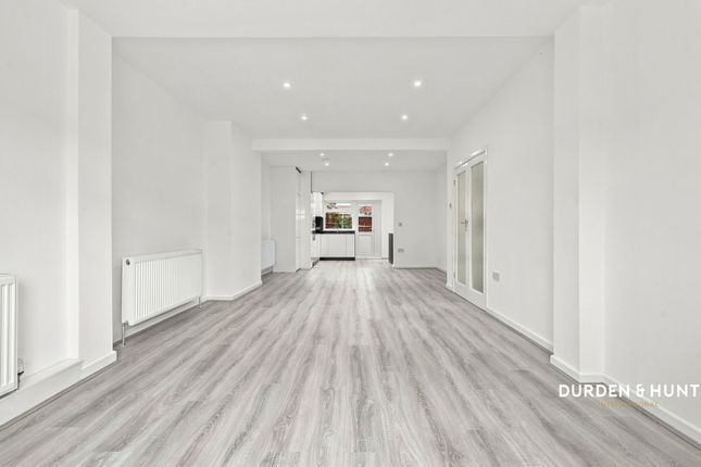 29 Fairview Road, Chigwell photo 3