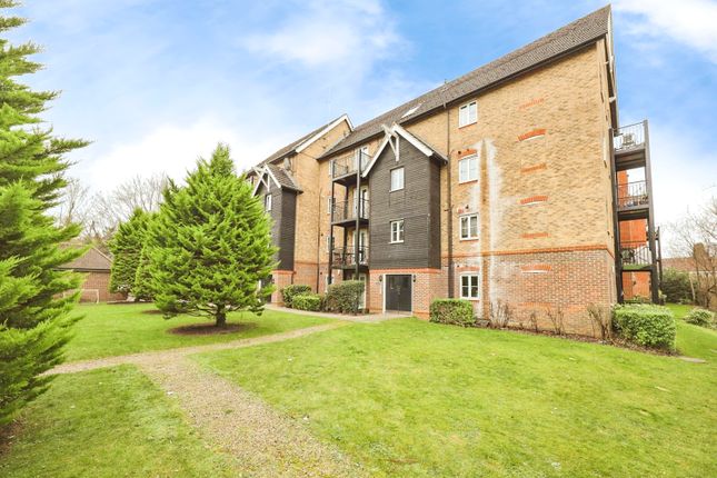 Flat for sale in Fryers Lane, High Wycombe