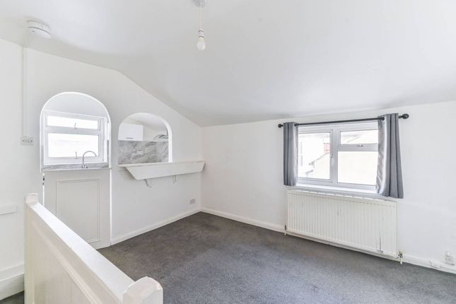 Thumbnail Flat to rent in Woodside Green, South Norwood, London