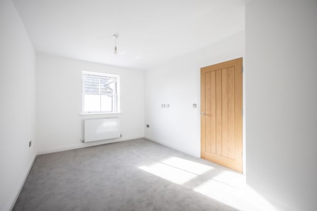 Flat to rent in Roman Road, Brentwood, Essex