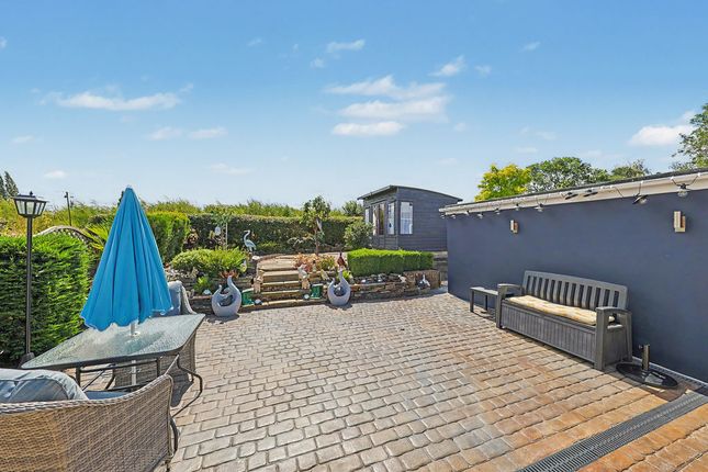 6, Lodge Close, Chesterfield photo 4