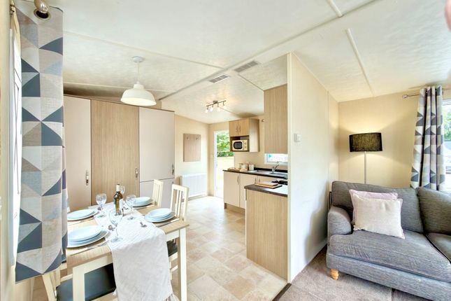 Oaklands Holiday Park, Nr-Clacton-On-Sea photo 5