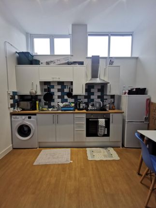 Thumbnail Flat to rent in The Kingsway, Swansea
