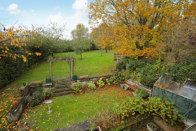 4, Grove Bridge, Ashford photo 2