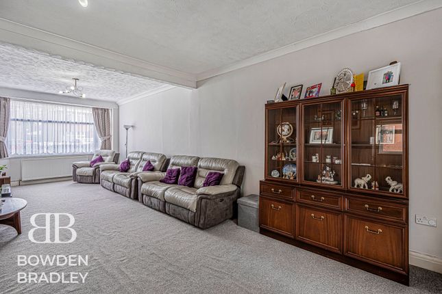11 Harewood Drive, Clayhall photo 4