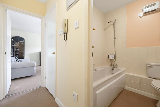 70, Abbeyfields Close, London photo 4