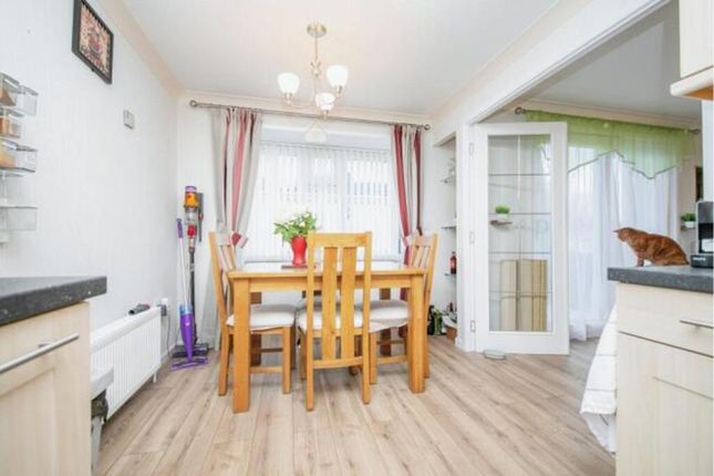 27, Oakleigh Residential Park, Clacton-on-Sea photo 3