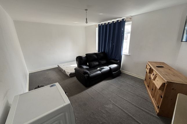 16a, Hilda Road, Chatham photo 2