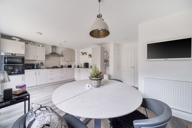 12, McLaren Place, Berkshire photo 2