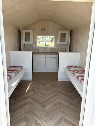 beach hut 277, Victoria Esplanade, West Mersea photo 4