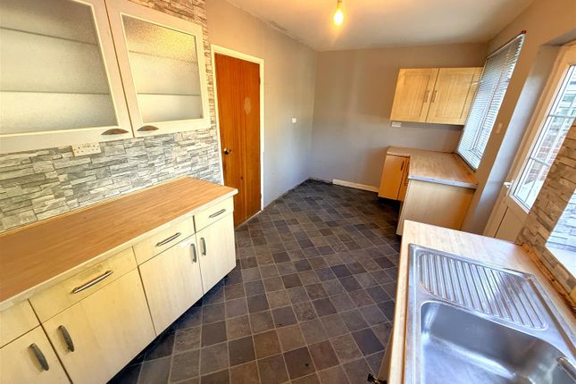 40, Stephenson Way, Corby photo 3
