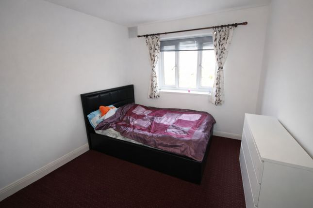 904 Uxbridge Road, Hayes photo 4