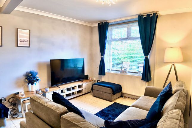 8 Woodland Terrace, Blackwood photo 2