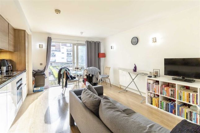 Flat to rent in Teal Street, London