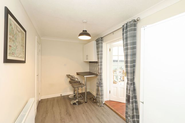 2 Foxcroft Drive, Sheffield photo 4
