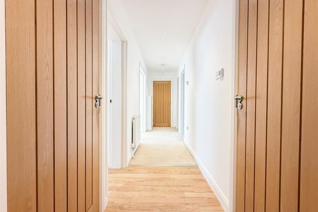Flat 2, Regency Court 4-5, South Cliff, Eastbourne photo 3