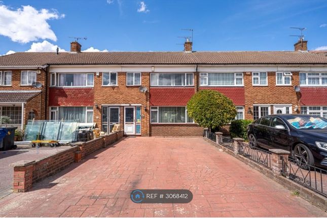 3-bed terraced on Beaumont Drive, Northfleet, Gravesend, £1,750/mo