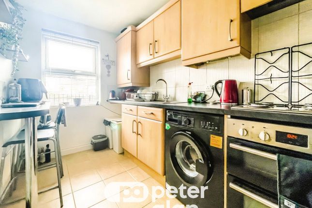 384, CARDIFF photo 5