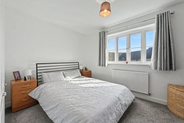 2, Brambling Close, Stowmarket photo 4