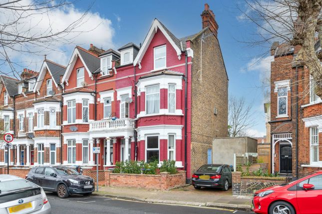 Flat for sale in Chatsworth Road, Willesden, London