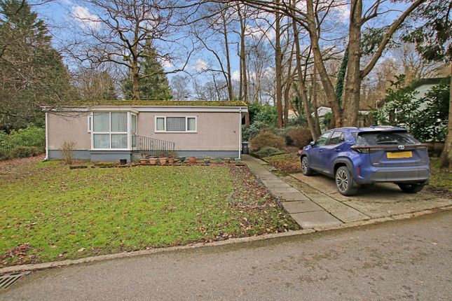 Thumbnail Mobile/park home for sale in Turners Hill Park, Turners Hill, Crawley