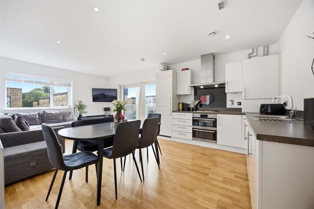 Flat 32, Miles House, Stanley Kubrick Road, Denham photo 3