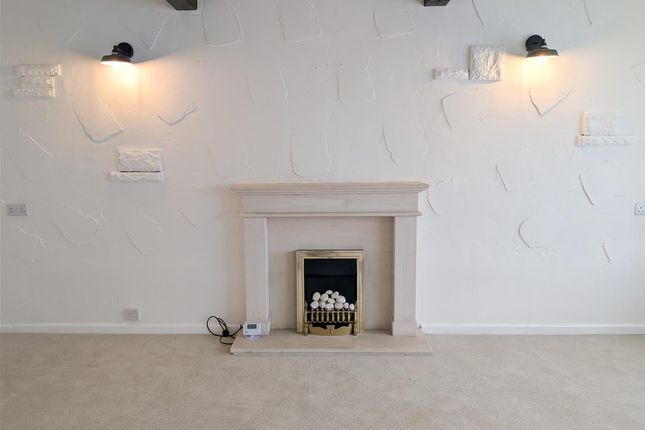 7, Dalton Fold Road, Huddersfield photo 3