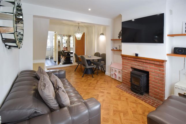 263, Coxtie Green Road, Brentwood photo 2