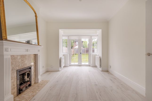 24 Clivedon Road, London, Greater London photo 4