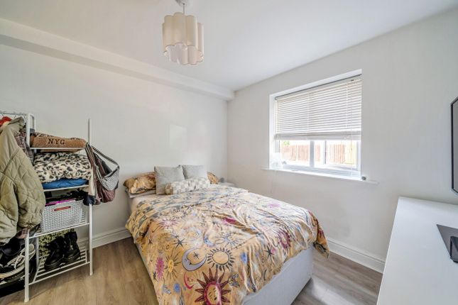Swan Way, Fleet photo 4