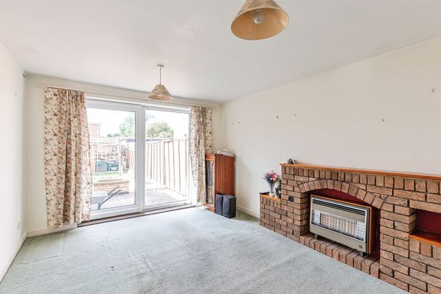 22, Fairoaks Drive, Wellingborough photo 4