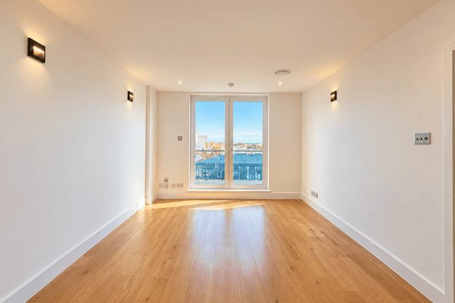 Flat 421, Platinum House, Lyon Road, Harrow photo 4