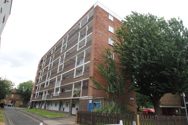 Thumbnail Flat for sale in Ainsty Estate, London
