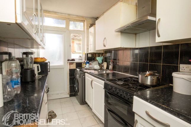 30, Wickstead Avenue, Bedfordshire photo 2