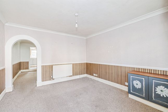 28, Fearnley Street, Watford photo 2
