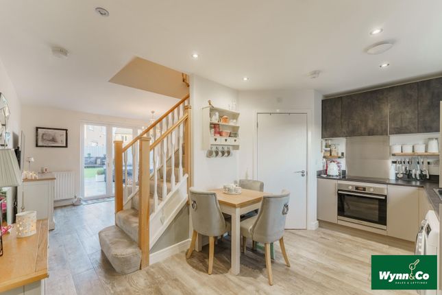 24, Little Wood Crescent, Wakefield photo 3
