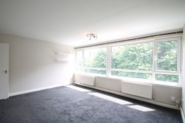 Flat to rent in Fair Acres, Bromley