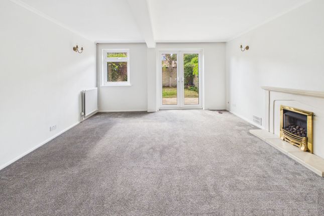 10 Primrose Close, Crawley photo 2
