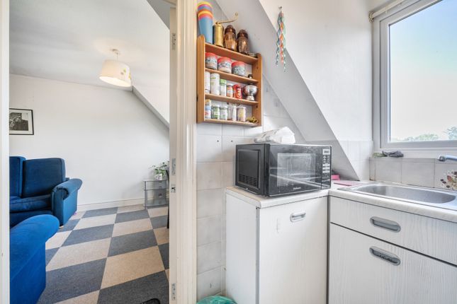 Flat 18 Arden Grange,, Avenue Road, London photo 4