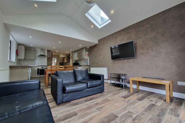 8-bed terraced on 68, Maindy Road, Cardiff, £4,800/mo