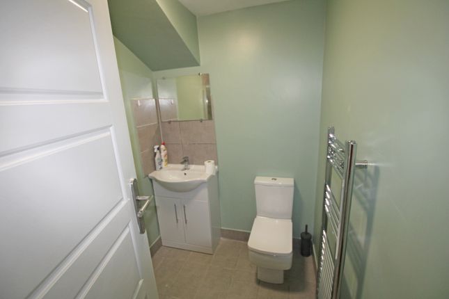 2B, Cambridge Street, Colne photo 3